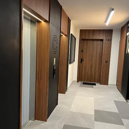 Z Widokiem Na 16 Pietrze Apartment *