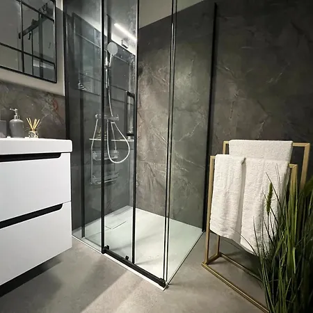 Apartment Z Widokiem Na 16 Pietrze
