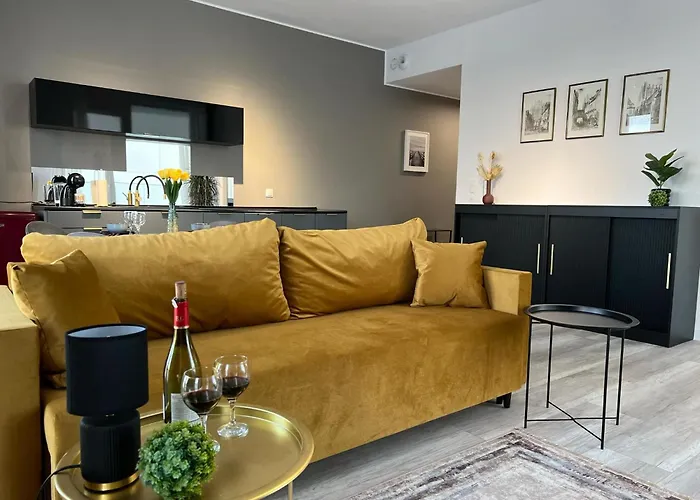 Z Widokiem Na 16 Pietrze Olsztyn (Warmian-Masurian)